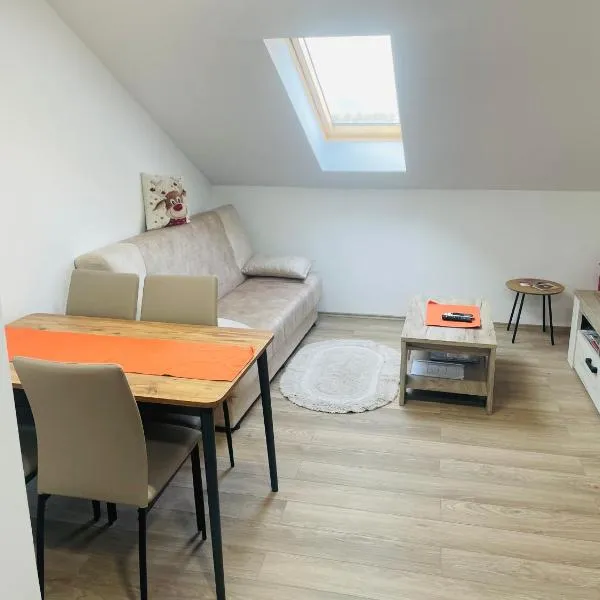 Apartman Jela Srebrno jezero, hotell sihtkohas Ostrovo
