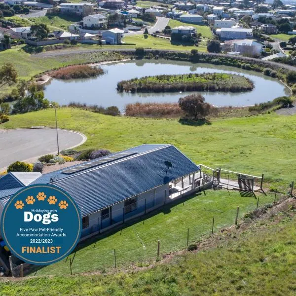 Lake & Reserve Front Bird Haven - 3BR, hotel in Encounter Bay