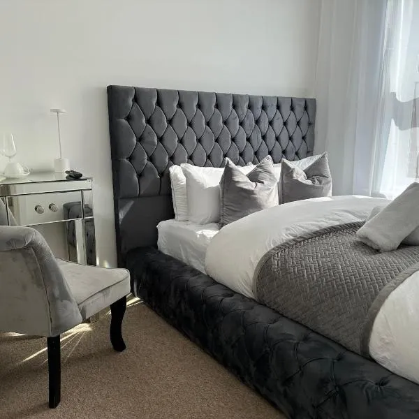 The smaller new refurbished ensuite room 5min from beach parking in Guest house, hotel v destinaci Bournemouth