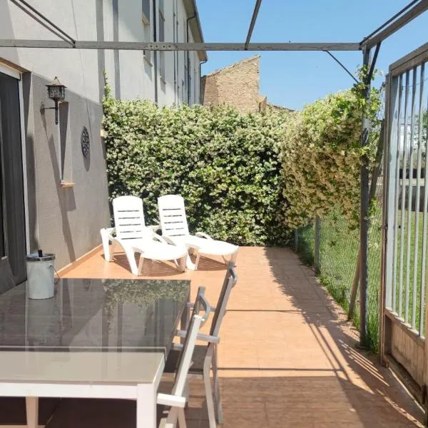 loft con terraza y barbacoa, hotel em La Almunia de Doña Godina