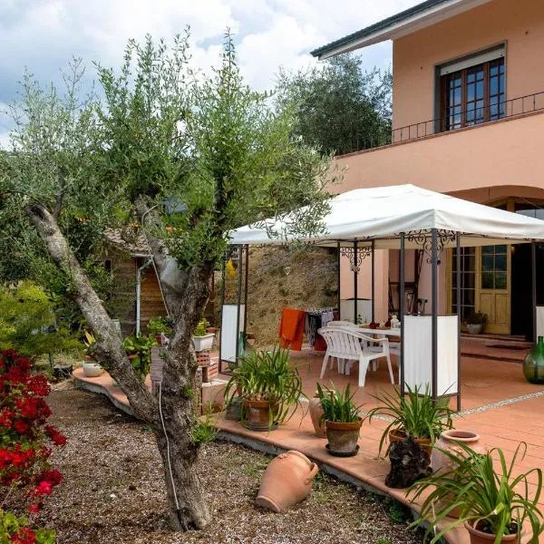 Room in Villa - Hillside room with garden and sea view, hôtel à San Salvatore