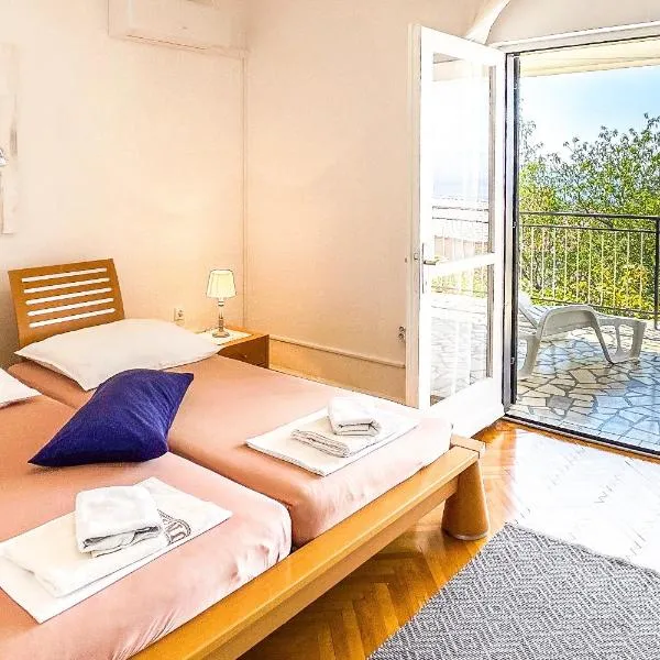 Zimmer - Room - Magdalena, hotel in Senj