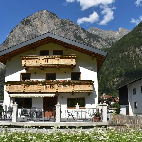 Ferienhaus Haueis, hotel v destinaci Tumpen