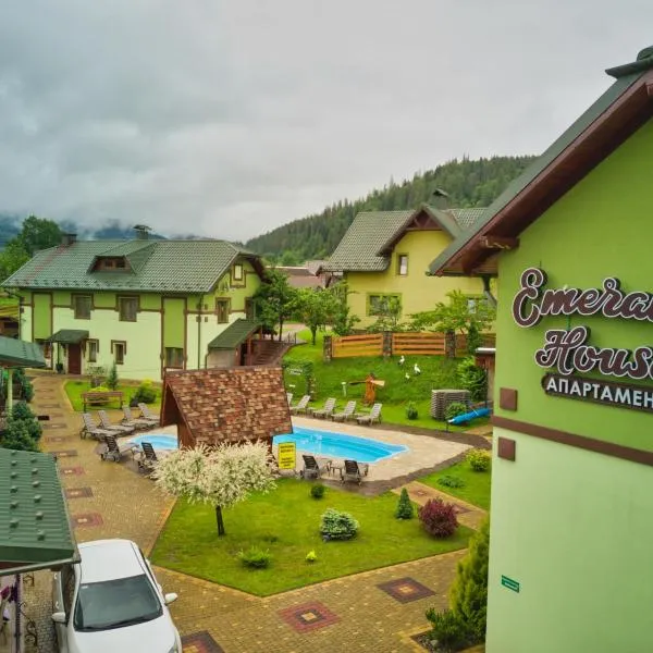 Emerald House, hotel v destinaci Mykulyčyn