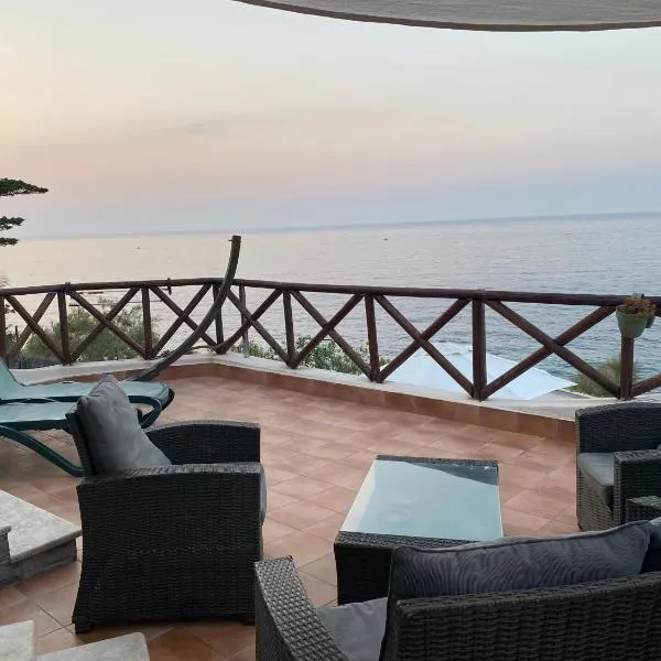 Mare e cielo, hotel v destinaci Porticello