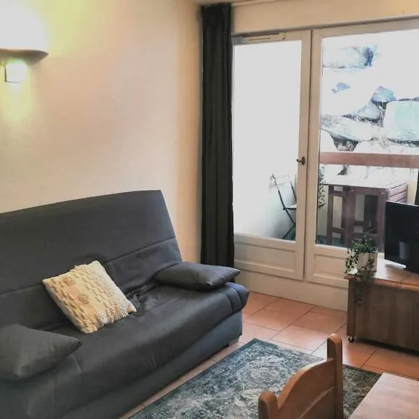 Très Joli T2 aux pieds des pistes avec Balcon, Hotel in Orcières