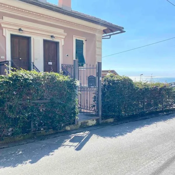 Bilocale grazioso montefiorito, hotel v destinácii Recco