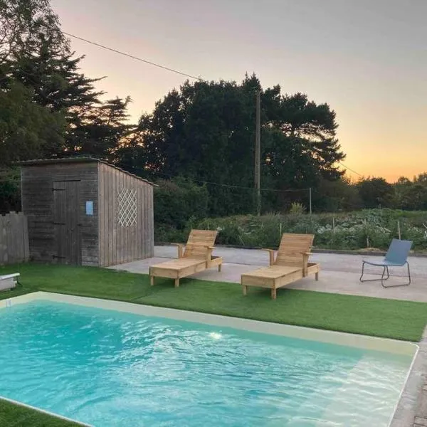 La villa Mama 65 m2, avec piscine partagée de Juin à Septembre, hotel v destinácii Erquy