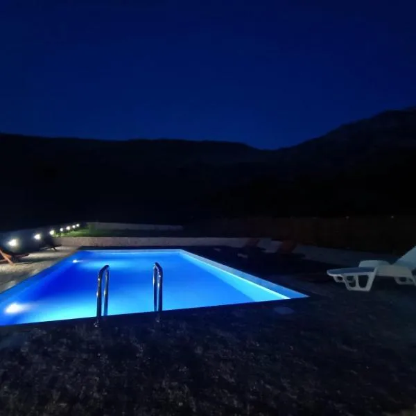 Halal Kuca sa bazenom u Mostaru，位于莫斯塔尔的酒店