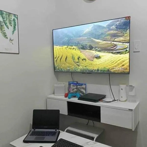Chelsea Suite's Esthetic Staycation at Trees Residence QC, hotel in Manila