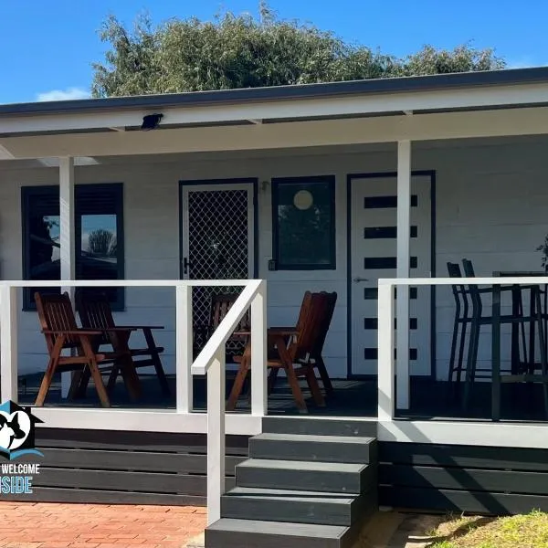 3BR Updated Coastal Beach House in Funky Port Elliot, hotel in Port Elliot
