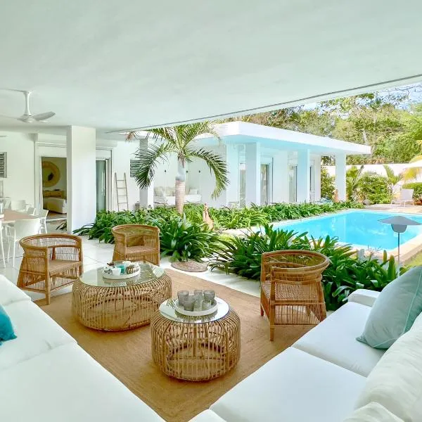 Villa White Horizon by Sealodge, hotel en Pointe aux Cannoniers