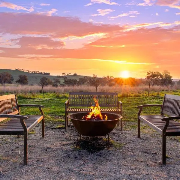 Cooinda Cottage - Beautiful Borenore Farm Stay, hotel in Borenore