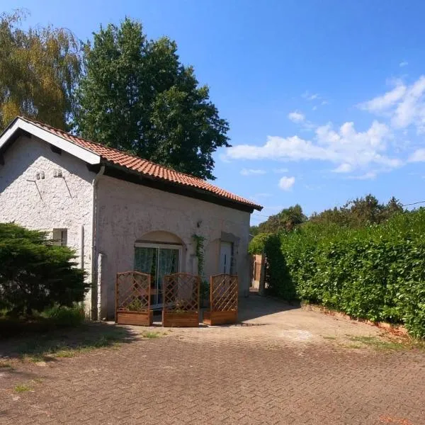 Maisonnette aux portes du Médoc, hotel v destinaci Blanquefort