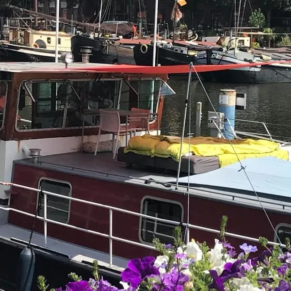 Spacious homely house boat, hotel v destinaci Amsterdam