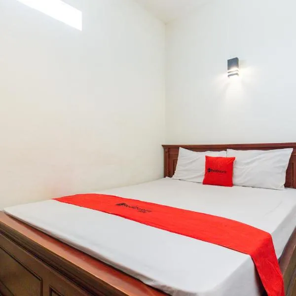 RedDoorz @ Raya Ngagel 2, khách sạn ở Surabaya