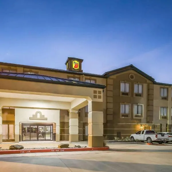 Super 8 by Wyndham Port Arthur/Nederland Area, hotel di Bridge City