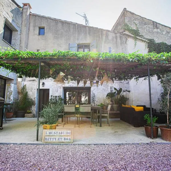 Oustaou de Betty et Bob, hotel v destinácii Le Cailar