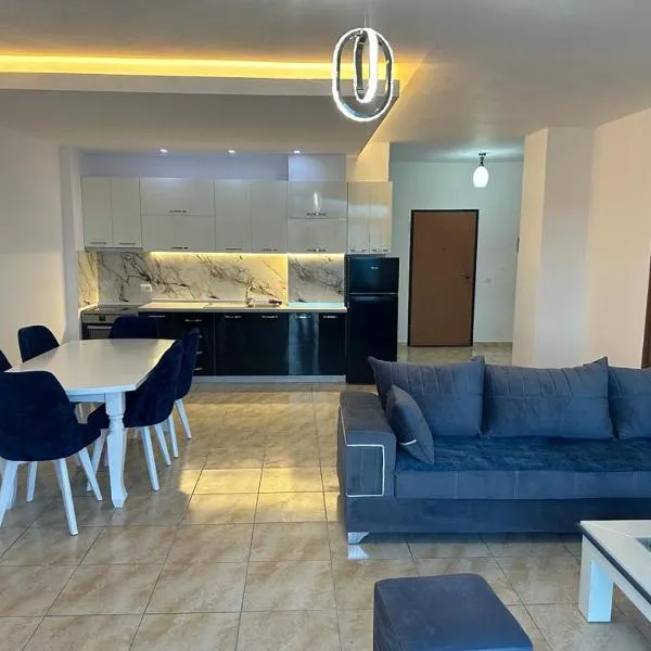 Beachfront Apartment Durres at Shkembi Kavajes Kamelia Building, hotel v destinaci Durrës