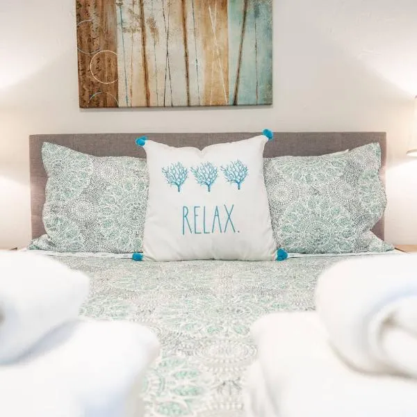 Beautiful Updated 2Bedroom Suite minutes to Downtown, Amazing Beaches, Restaurants, Theaters and MORE, Hotel in Sarasota