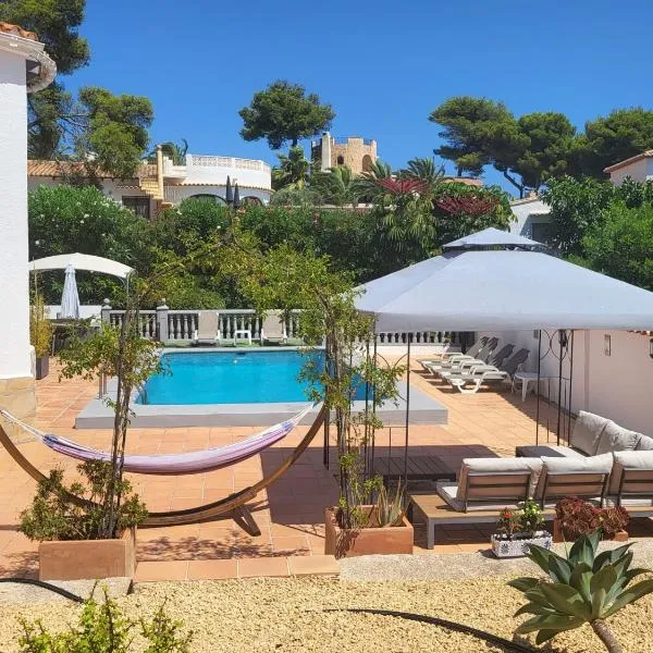 CASA SERENITA charming villa with swimming pool, хотел в Хавеа
