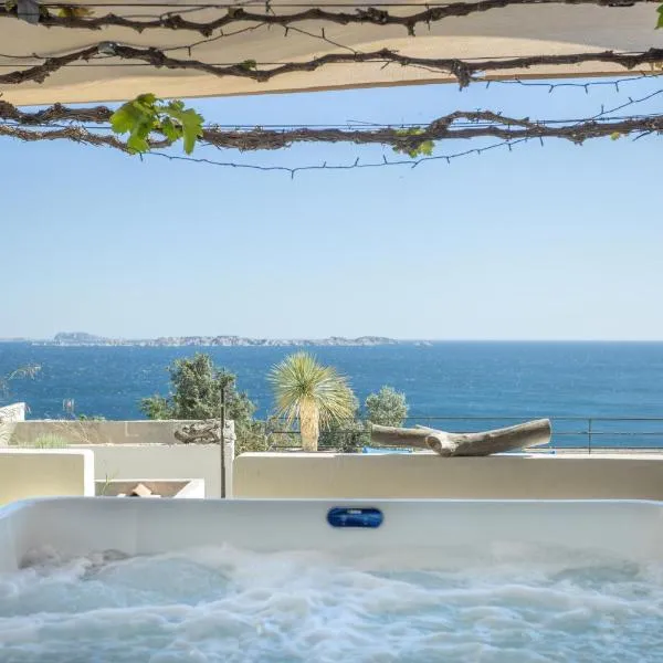 LES SUITES LOVE 3 SPA VUE MER PISCINe, hotel in Marseille
