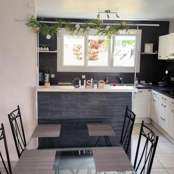 Agréable maison à 5' de Blois, hotel v destinaci Saint-Gervais-la-Forêt
