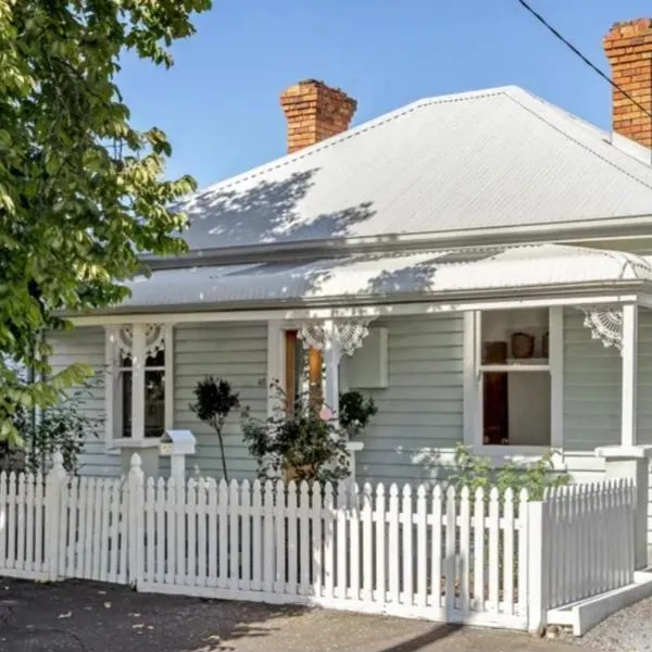 Tranquil Launceston Getaway - You'll fall in love!, hotel v destinaci Launceston