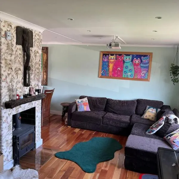 Bright, comfy and peaceful house, hotel in Inverkeithing
