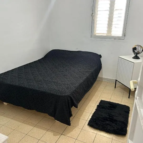 LUXURY privet room near Tel Aviv, hótel í Petaẖ Tiqwa