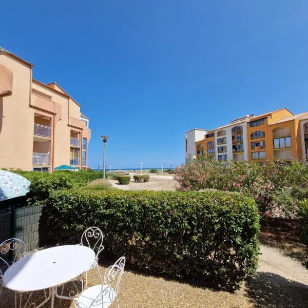 T2 rez de jardin direct plage, hotel in Le Barcarès