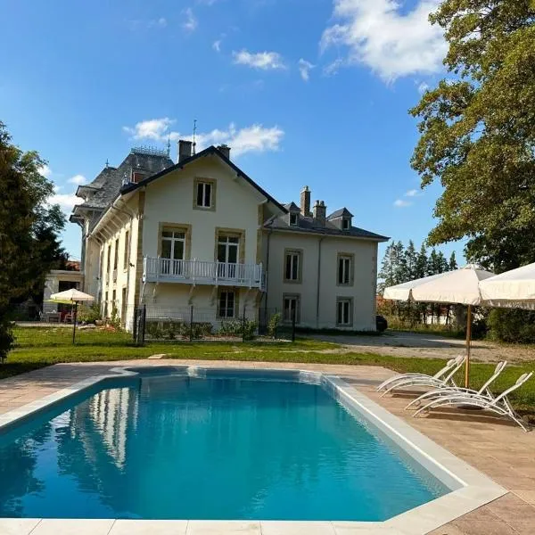 Château Viéndal proche Vittel et Contrexéville, hotel em Outremécourt