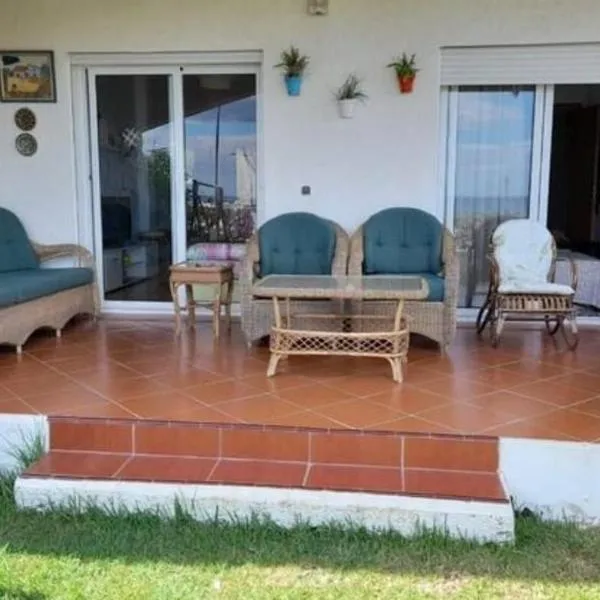 Bel appartement avec jardin, hotel v destinaci Fnidek