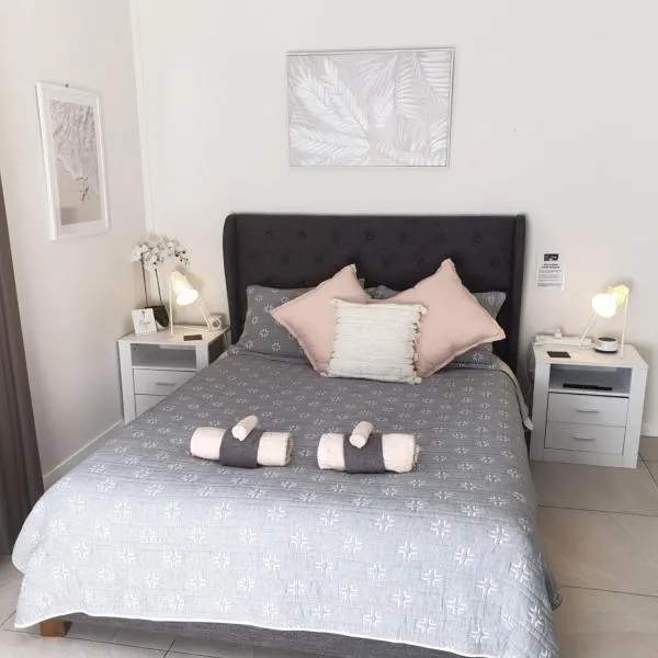 GUESTHOUSE on REGENT Bed & Breakfast, hotel a Caloundra