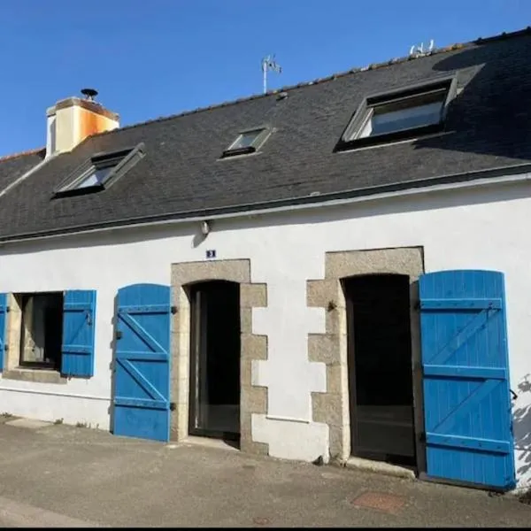 Maison de pêcheur BORD DE MER bois et pierre 6-8 pers, hotel en Plobannalec-Lesconil