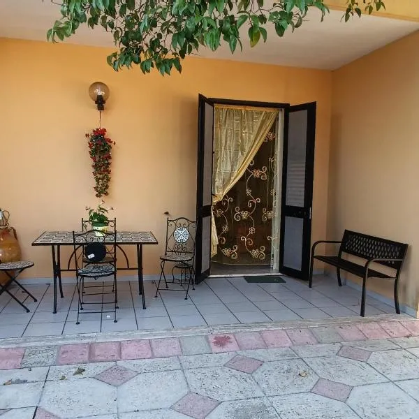 Villetta dei mille colori con ampio giardino, hotel v destinaci San Foca