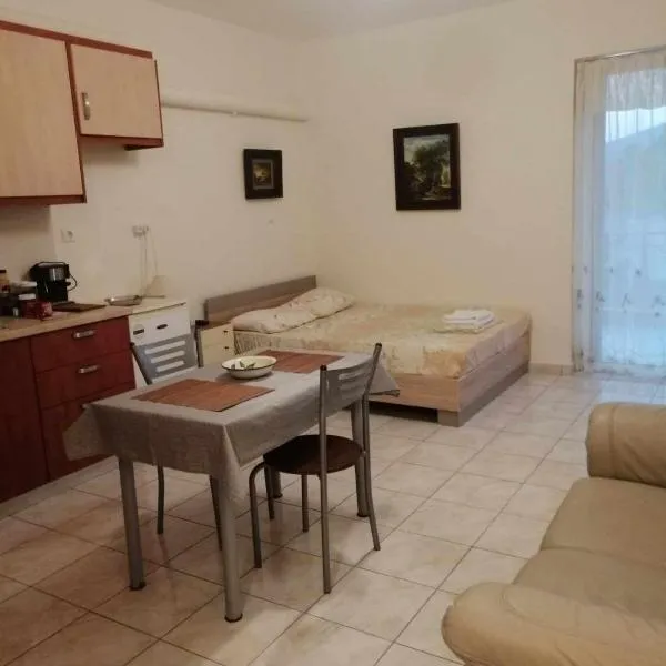 Gallery Suites ''Athina'', hotel v destinaci Mesolongion
