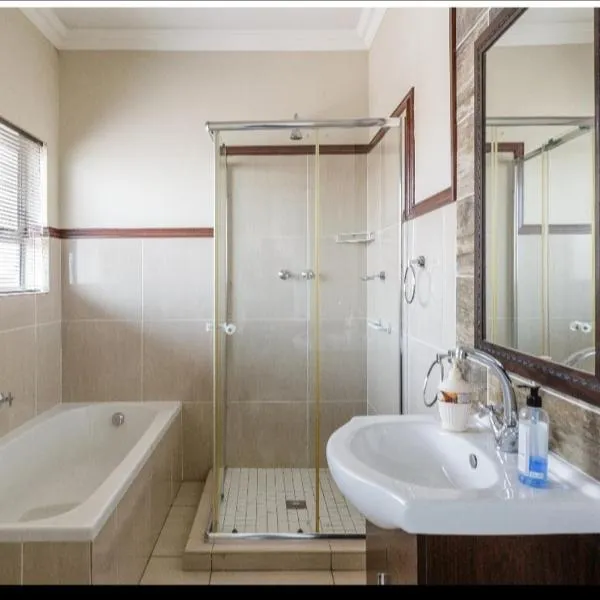 Jewel of Jozi, hotell i Edenvale