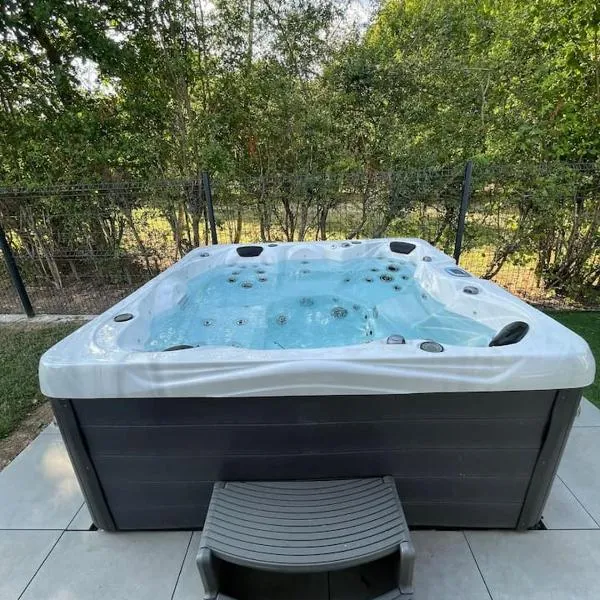 Gîte avec spa La Roselière, hotel v destinaci Rhodes