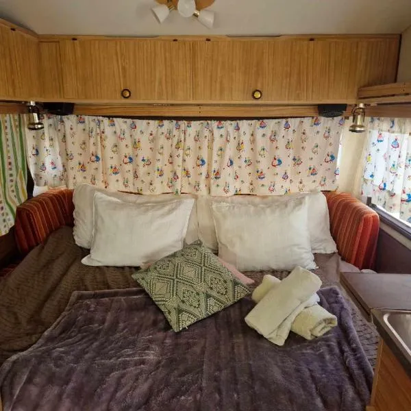 Cozy Caravan With House Access!, hotel di Luleå
