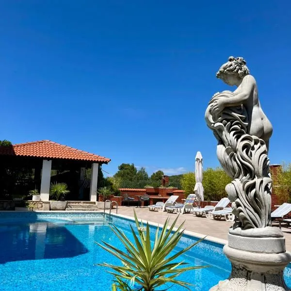 Studio apartment Gorana with swimming pool, hotel v destinácii Jelsa