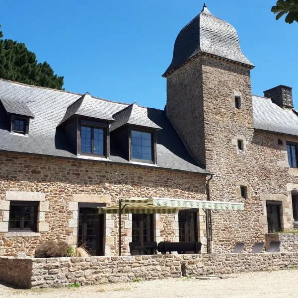 Petit Manoir Proche Dinan - Chambre d'hôtes – hotel w mieście Lanvallay