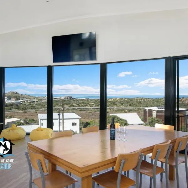 Architect Designed Beach House with Sweeping Views, hotel in Goolwa South