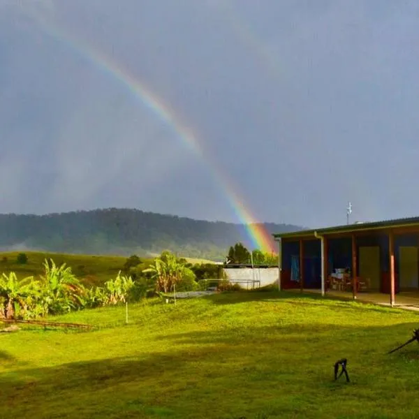 Hilltop Retreat - best of both worlds: Beach/farm, hotel in Wooli