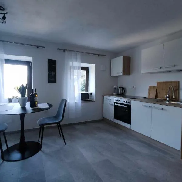 Sivka - mountain apartment with sauna, hotel in Kobarid
