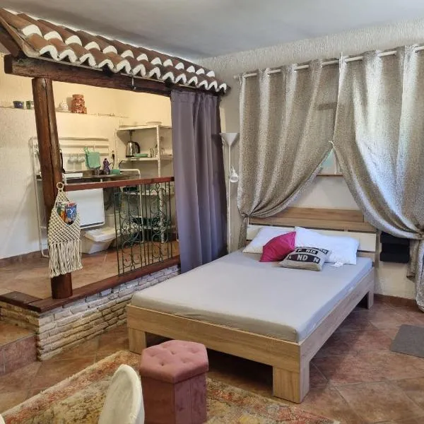 Atelier apartment, hotel a Krasica