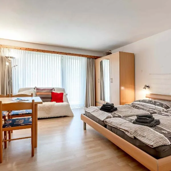 Derby 26A、アローザのホテル