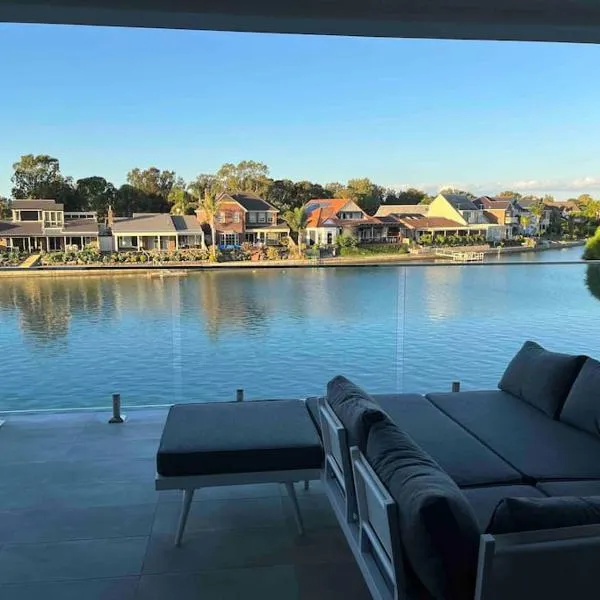 Luxury on the Lake, hotel v destinaci Cheltenham