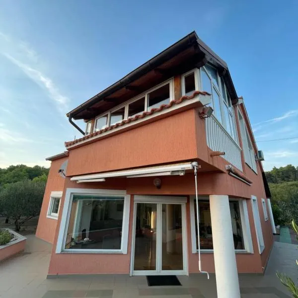 Kuća za odmor ALFIS - Jezera, hotel v destinaci Jezera