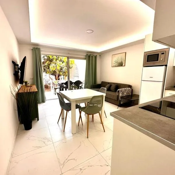 Precioso y nuevo apartamento de 2 habitaciones - Mareverde, hotel a Adeje